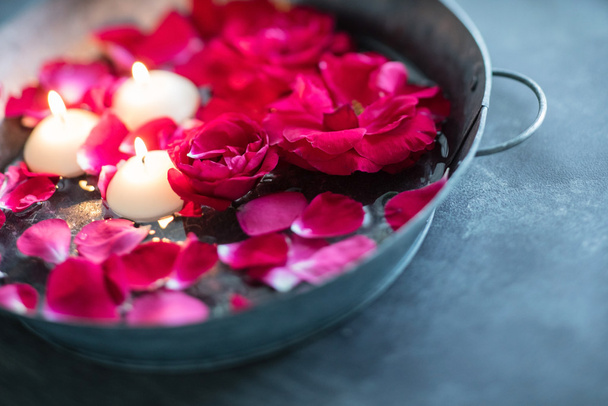 rose petals and candles - Fotografie, Obrázek