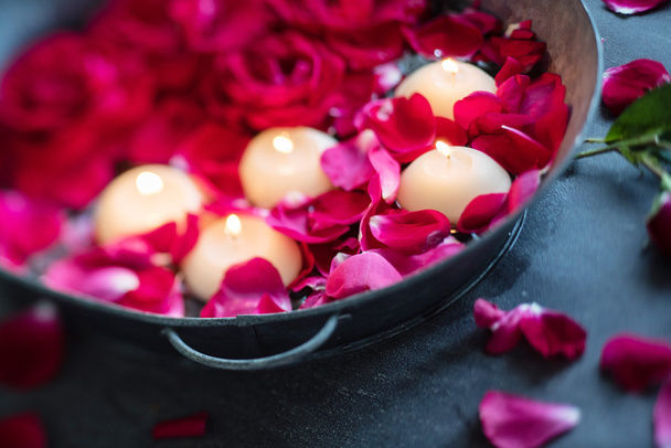 rose petals and candles - Fotografie, Obrázek