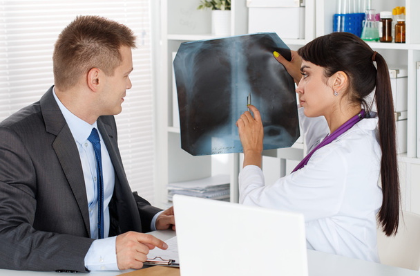 Концепция радиолога или травматолога
 - Фото, изображение