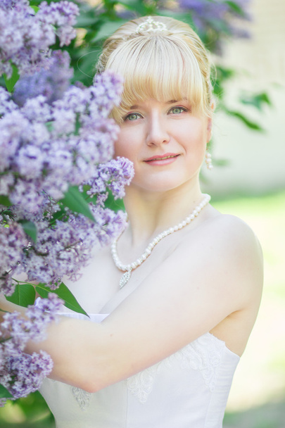 Beautiful bride outdoors - Фото, зображення