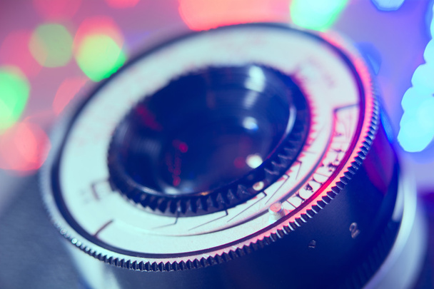 Lente de close-up Photo Film câmera com luzes multicoloridas no
  - Foto, Imagem
