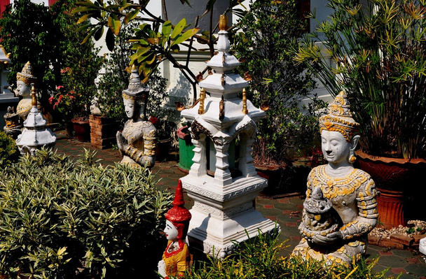Chiang Mai,Thailand: Garden Ornaments at Wat Mun Toh - Фото, изображение