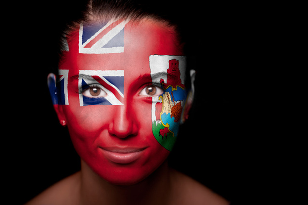 Woman with the flag of the Bermuda Islands - Foto, Bild