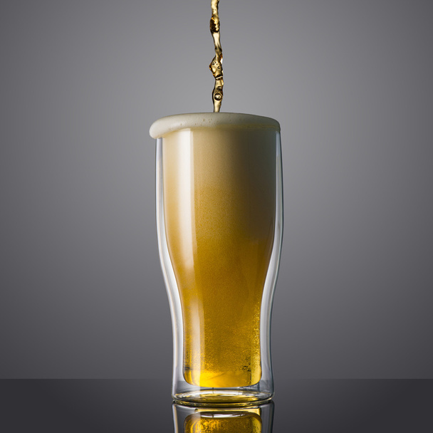Beer Pour into Glass - Foto, afbeelding