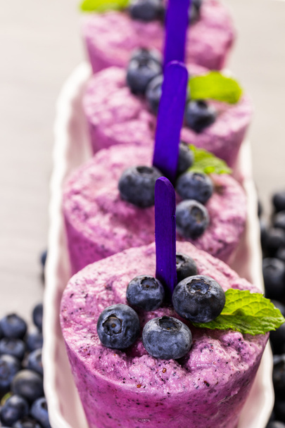 Homemade blueberry popsicles - Foto, afbeelding