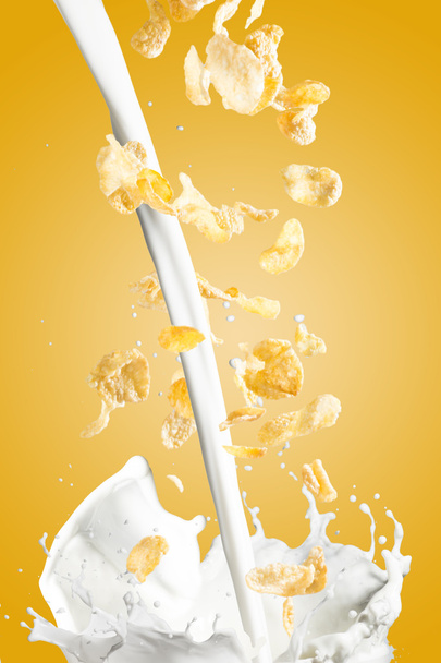 Corn Flakes Falling into Milk Splash - Foto, afbeelding