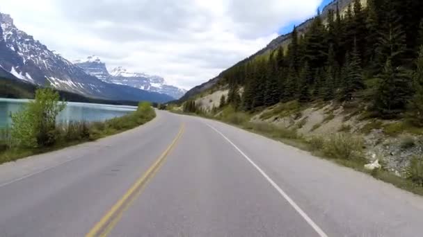 közúti utazás az autópályán 93 Kanada Parkway - Felvétel, videó