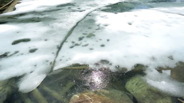 Göl buzultaş dağ zirveleri alan - Video, Çekim
