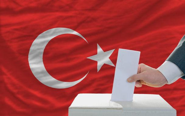 άνθρωπος ψηφοφορία στις εκλογές στην Τουρκία - Φωτογραφία, εικόνα