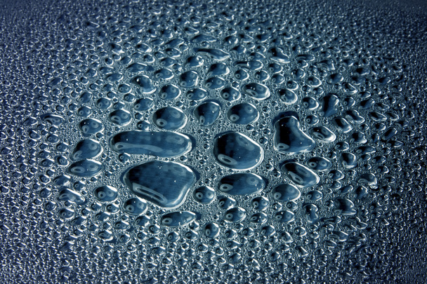Water drops on polished metal surface - Foto, afbeelding