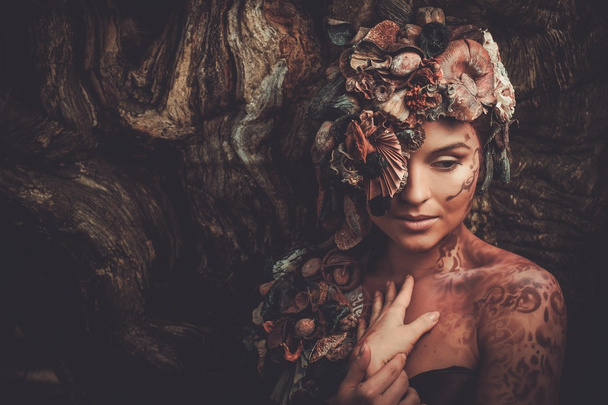 Νύμφη γυναίκα σε ένα μαγικό δάσος  - Φωτογραφία, εικόνα