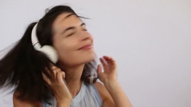 Young woman having fun - Video, Çekim