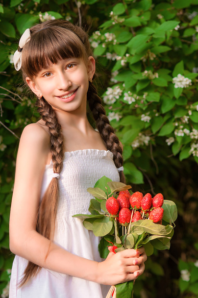 Girl with a bouquet of strawberries - Фото, зображення