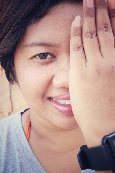 Γυναίκα μάτι με το χέρι - Φωτογραφία, εικόνα