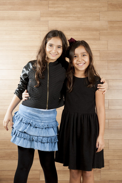twee jonge meisjes - Foto, afbeelding