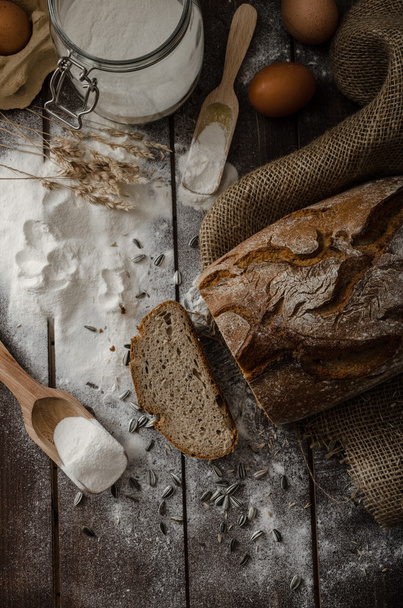 Rustieke brood tarwe-rogge - Foto, afbeelding