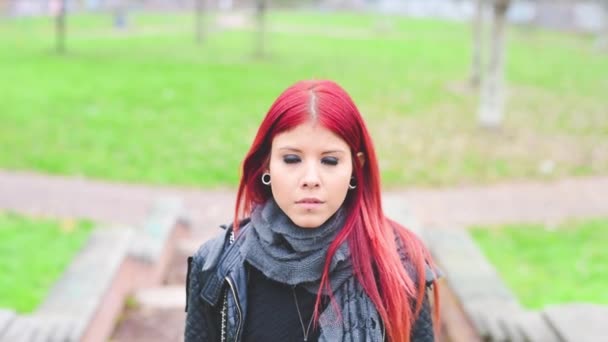 美しい赤毛の女の子 - 映像、動画