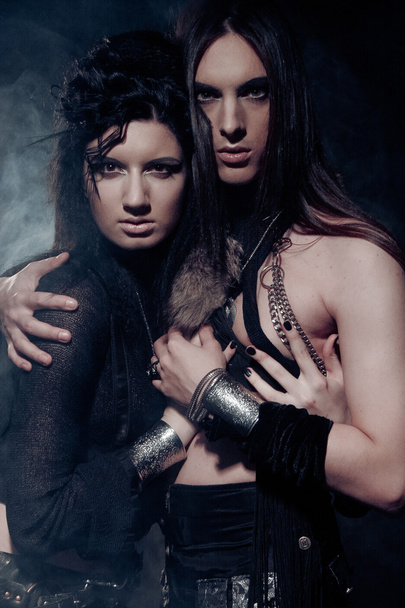 Romantic portrait of young gothic couple - Valokuva, kuva