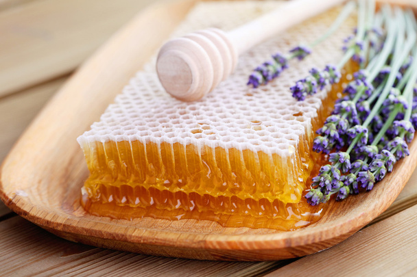 Honeycomb with lavender flowers - Fotografie, Obrázek