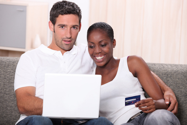 Couple buying on-line - Foto, Bild