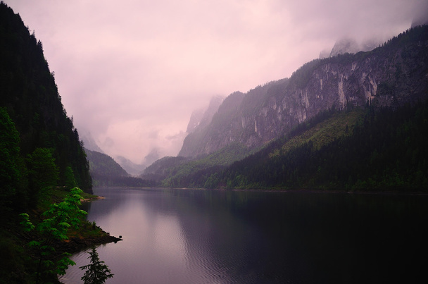 озеро и много гор
 - Фото, изображение