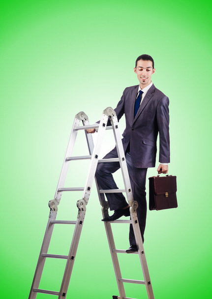 ビジネスマンの勾配に対するキャリアのはしごを登る  - 写真・画像