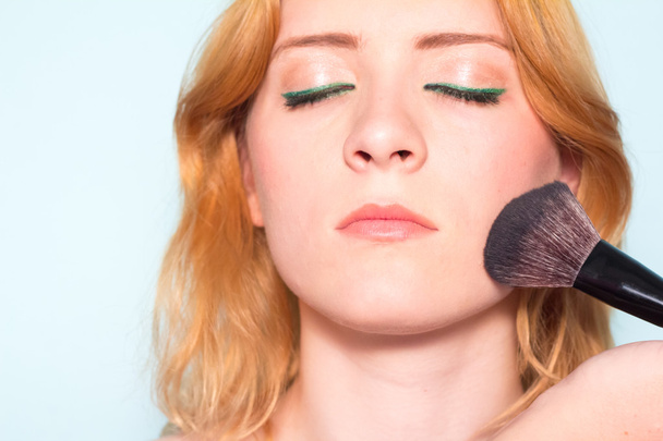 Makeup artist paints a woman blush cheekbones. Makeup. - Foto, imagen