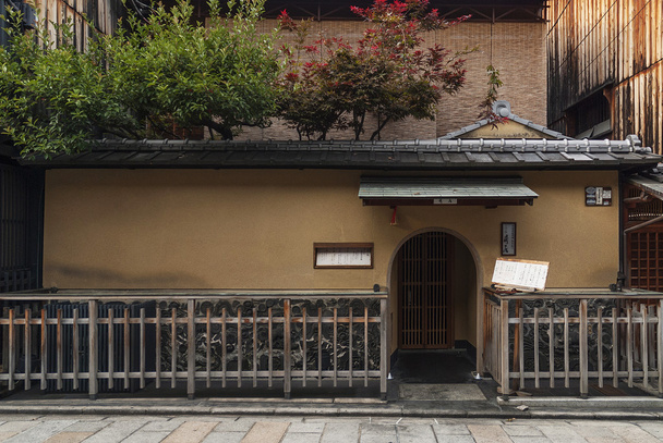 traditional japanese architecture in gion kyoto - Φωτογραφία, εικόνα