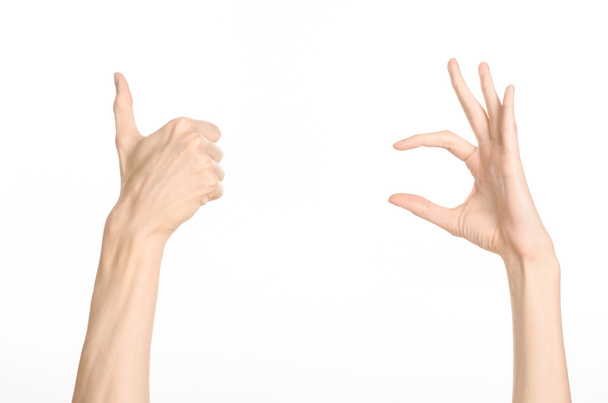 Tema de los gestos de mano: la mano humana muestra gestos aislados sobre fondo blanco en el estudio
 - Foto, Imagen
