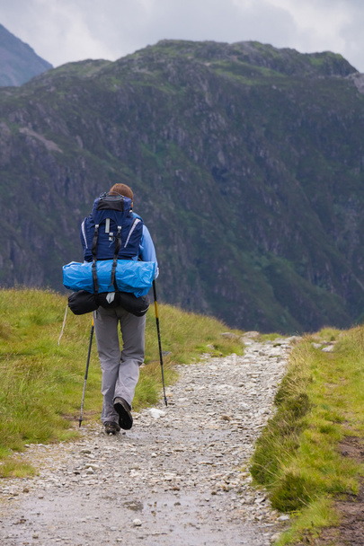 A woman hiker in the Lake District. - Φωτογραφία, εικόνα