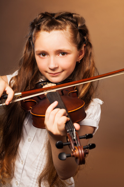 Girl plays violin - Foto, Imagen