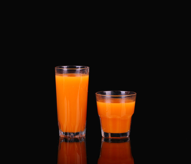 Cenouras e suco em um copo
 - Foto, Imagem