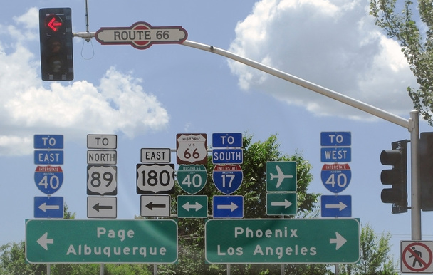 Dopravní značky na křižovatce na Route 66 - Fotografie, Obrázek