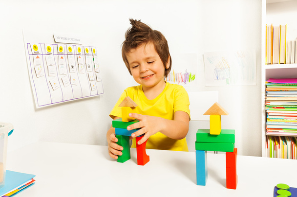 Cute boy putting blocks - Foto, imagen