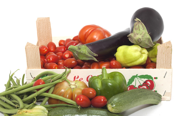 caja de verduras de temporada mezcladas
 - Foto, Imagen