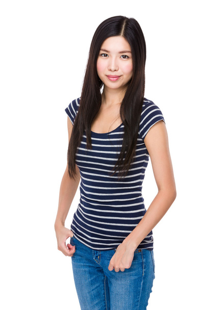 Asyalı kadın çizgili tişört - Fotoğraf, Görsel