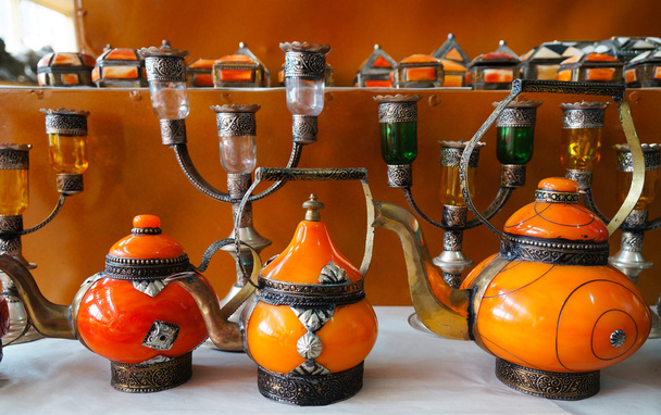 Красивий кобальтовий помаранчевий марокканський чайник
 - Фото, зображення