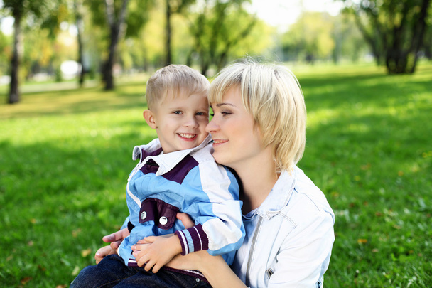 Young mother with her son in summer park - Foto, immagini