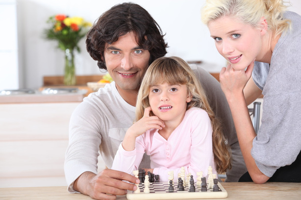 Family playing chess - Foto, imagen