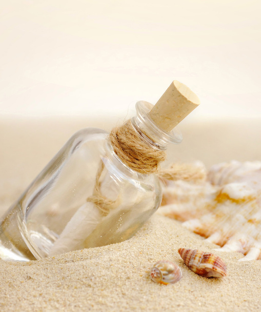 Nyári homokos strand koncepció betűvel üvegben - Fotó, kép