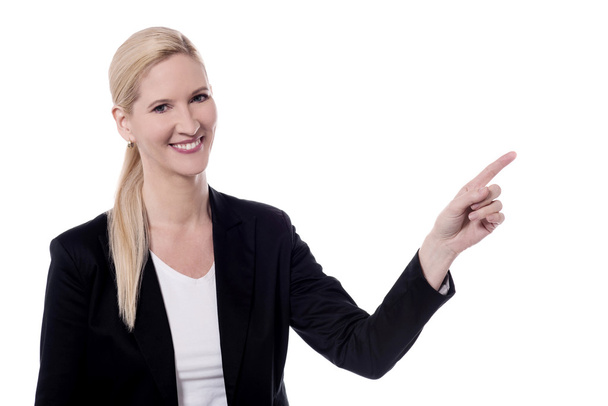 Businesswoman pointing at something - Foto, afbeelding