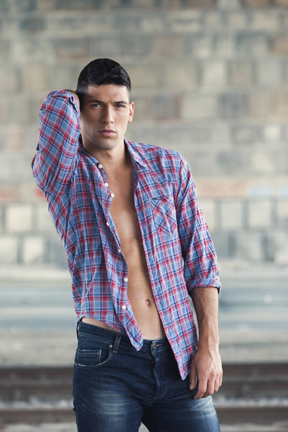 Man posing in unbuttoned plaid shirt - Φωτογραφία, εικόνα