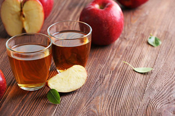 Glasses of apple juice and fruits - Foto, Imagem