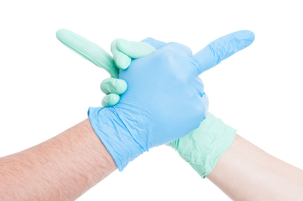 Руки лікаря тремтять з нецензурним жестом середнього пальця
 - Фото, зображення