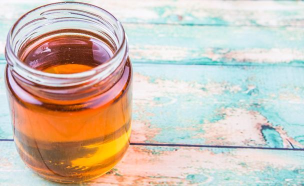 Μέλι σε βάζο κτιστών - Φωτογραφία, εικόνα