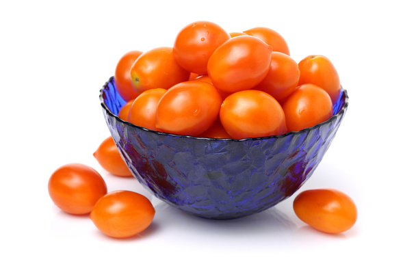 Red tomatoes in blue bowl - Φωτογραφία, εικόνα