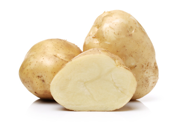 Нарезанный и совершенно новый сырой картофель
 - Фото, изображение