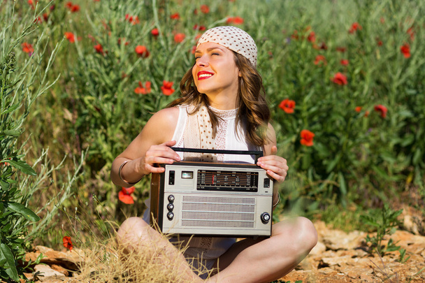 Beautiful girl in a summer field - Fotografie, Obrázek