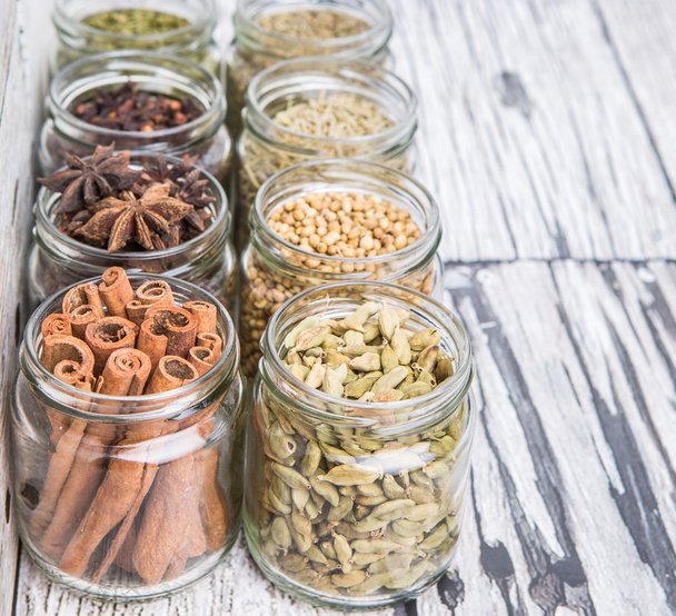 Herbs and Spices In Mason Jars - Foto, afbeelding