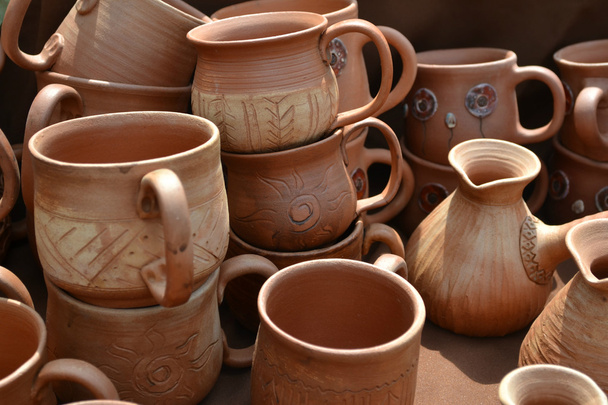 Un sacco di vasi di argilla fatti a mano
 - Foto, immagini